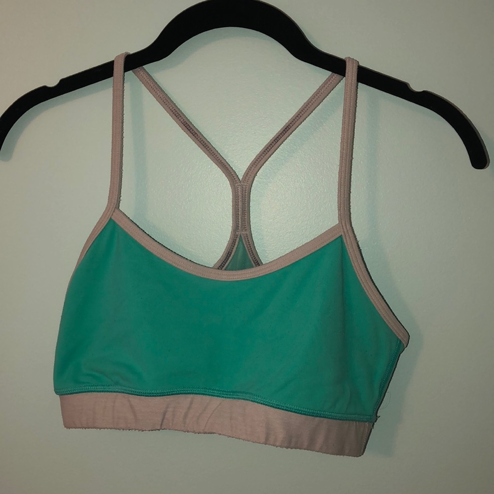 Light weight sports bra